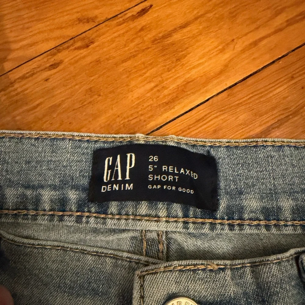 GAP Denim 5” Relaxed Shorts Size 26 Light Wash Casual Summer Staple